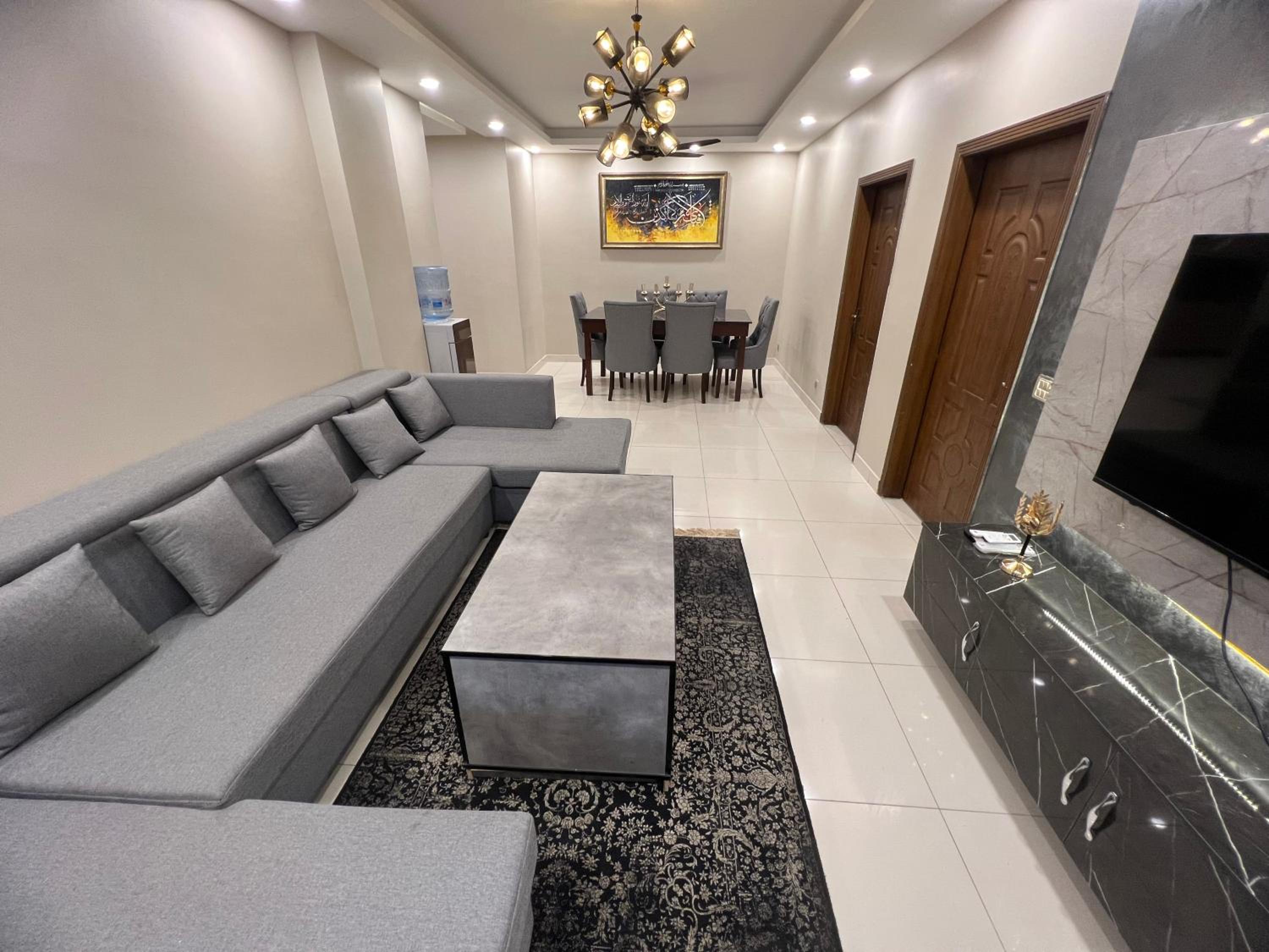 Three-bedroom Urban Retreat with Terrace AQZ Apartments
