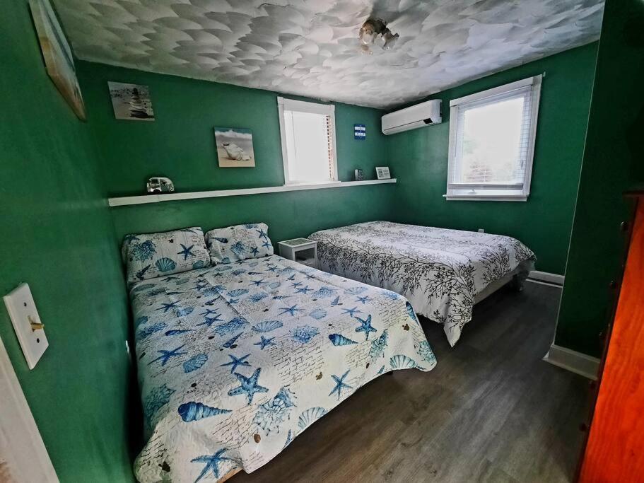 Charming 3 Bedroom, 1 Bath home view 5