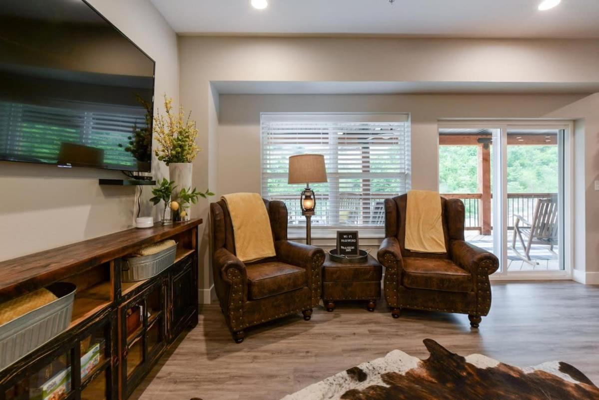 Livin' The Dream- Indoor Outdoor pool & Private Hot Tub view 5