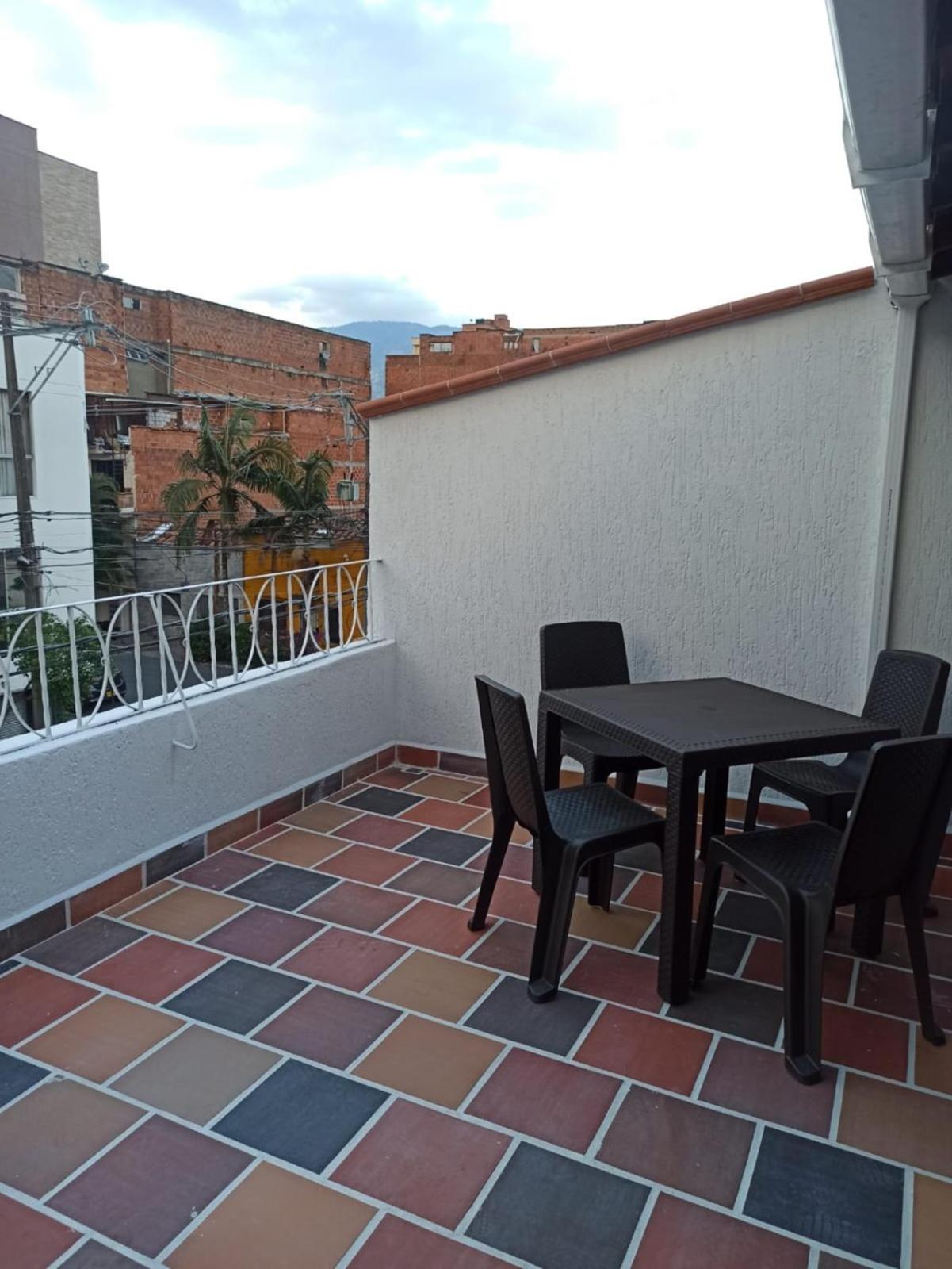 Hostal CasaBlanca, Laureles Estadio