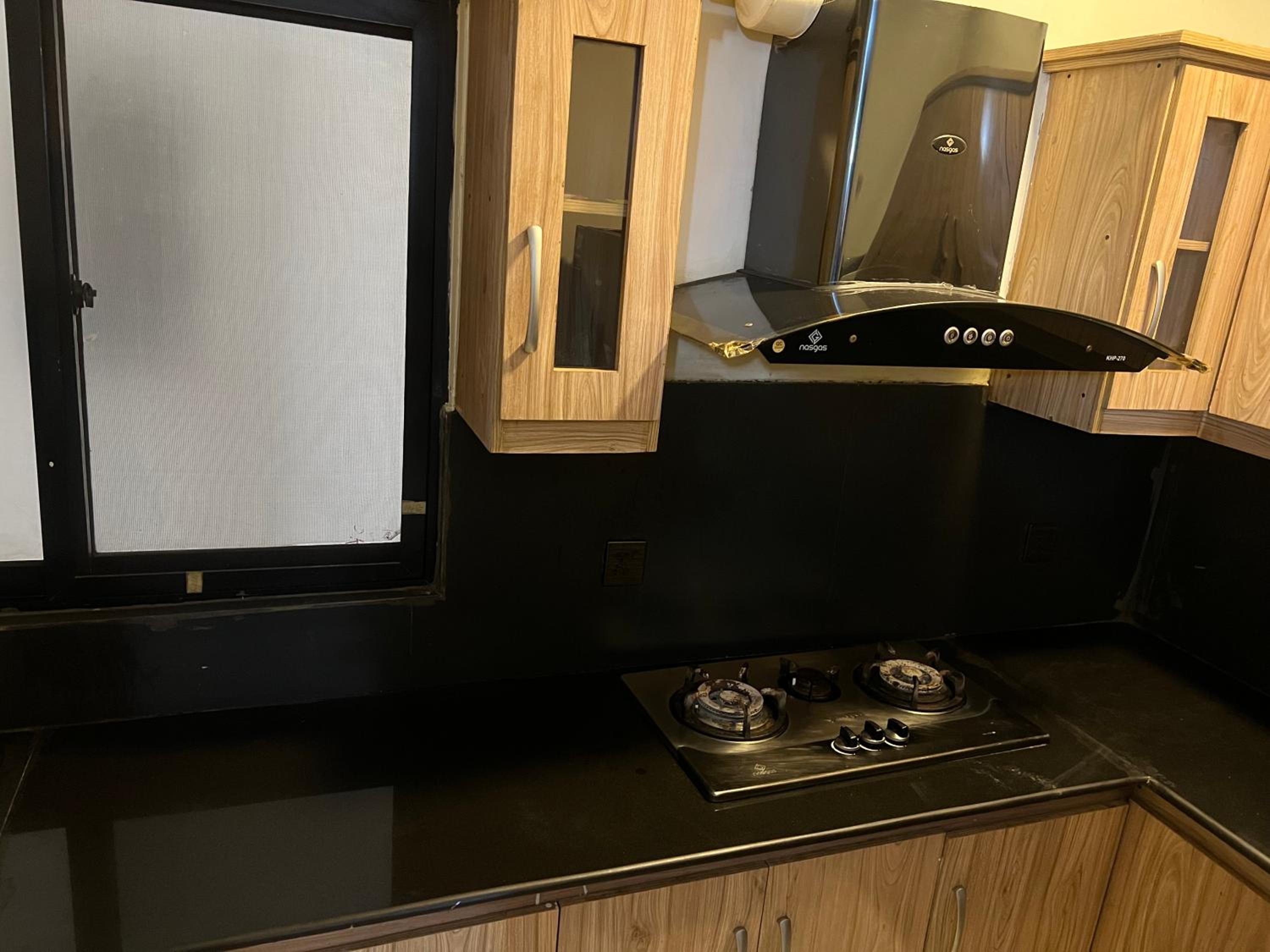 Three-bedroom Urban Retreat with Terrace AQZ Apartments