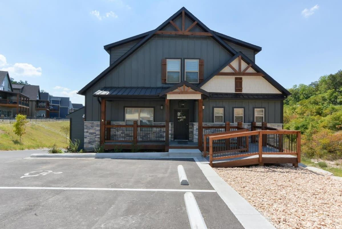 Journey's Remedy -Lake View Sleeps 30