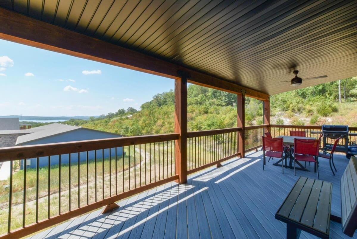 Journey's Remedy -Lake View Sleeps 30