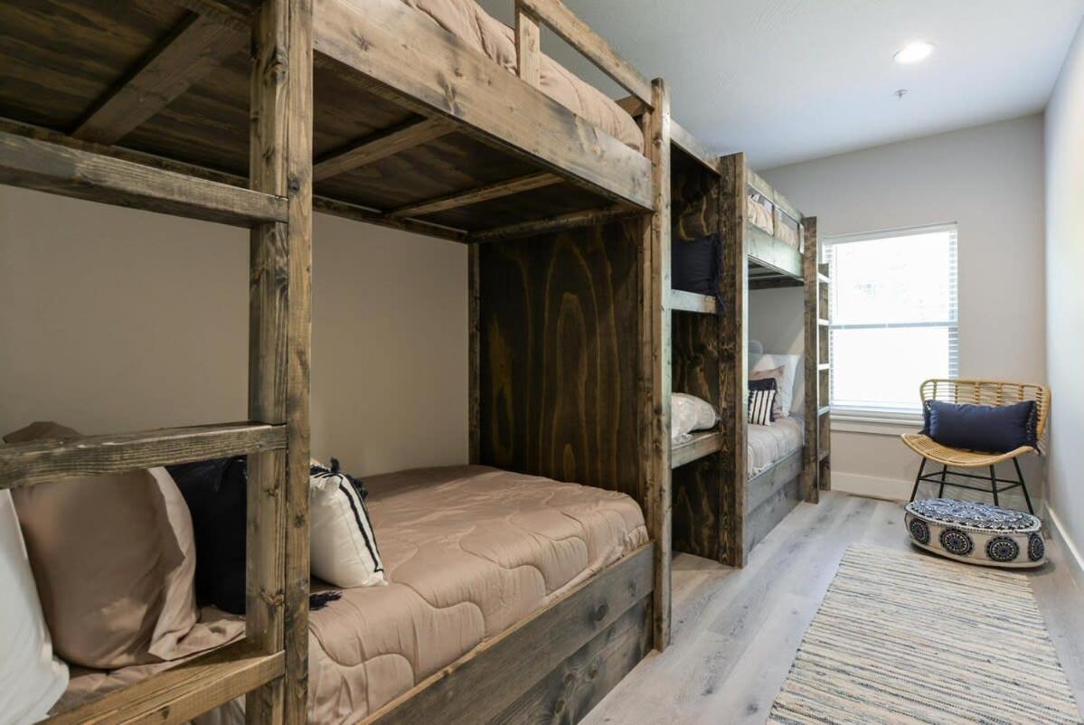 Journey's Remedy -Lake View Sleeps 30