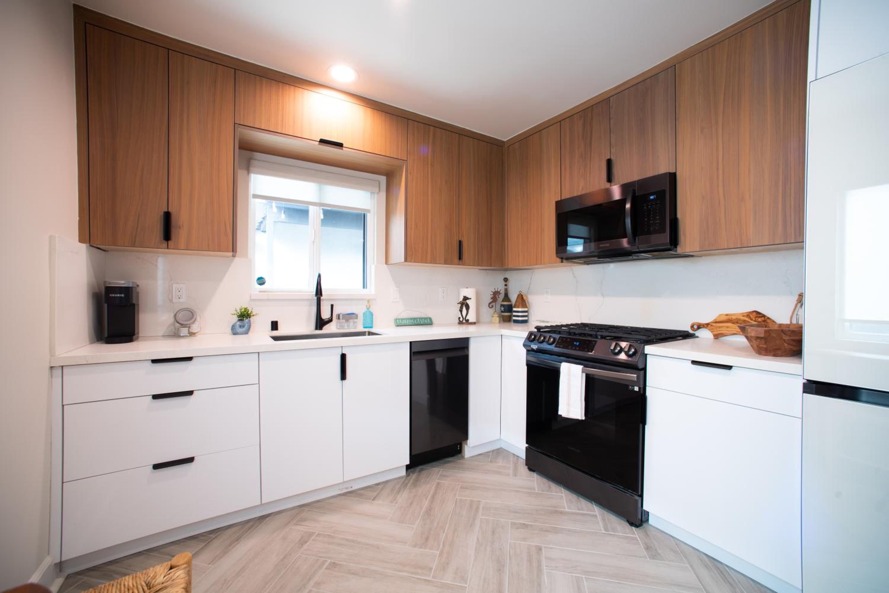 Modern Ocean Beach Apartment view 3