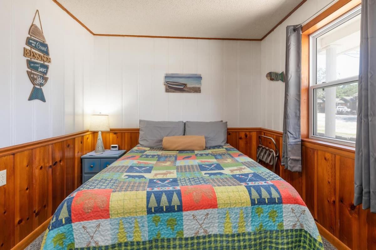 Artilla Cove Cabin 3 - Lake views -Outdoor Pool view 4