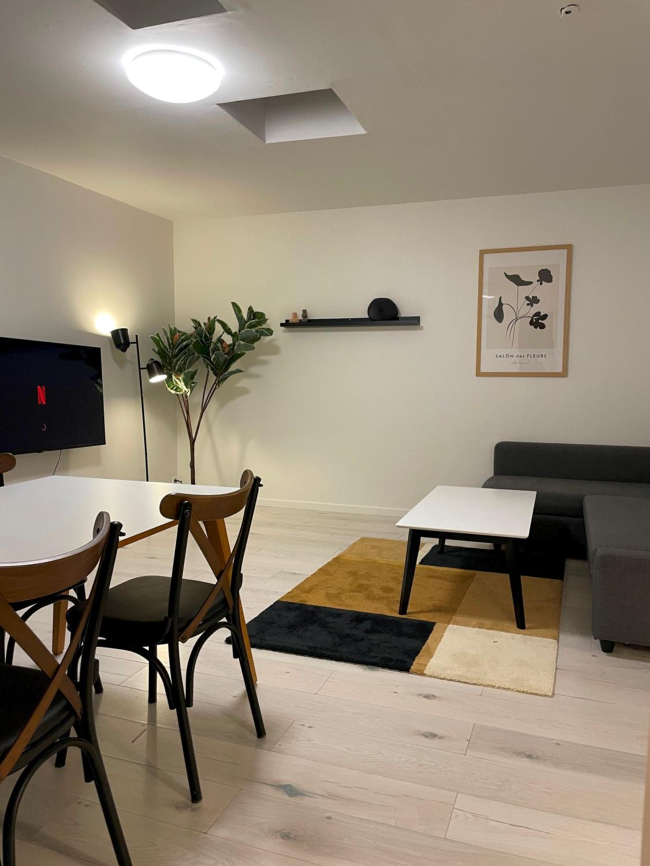Cozy Backhouse with Large Private Garden