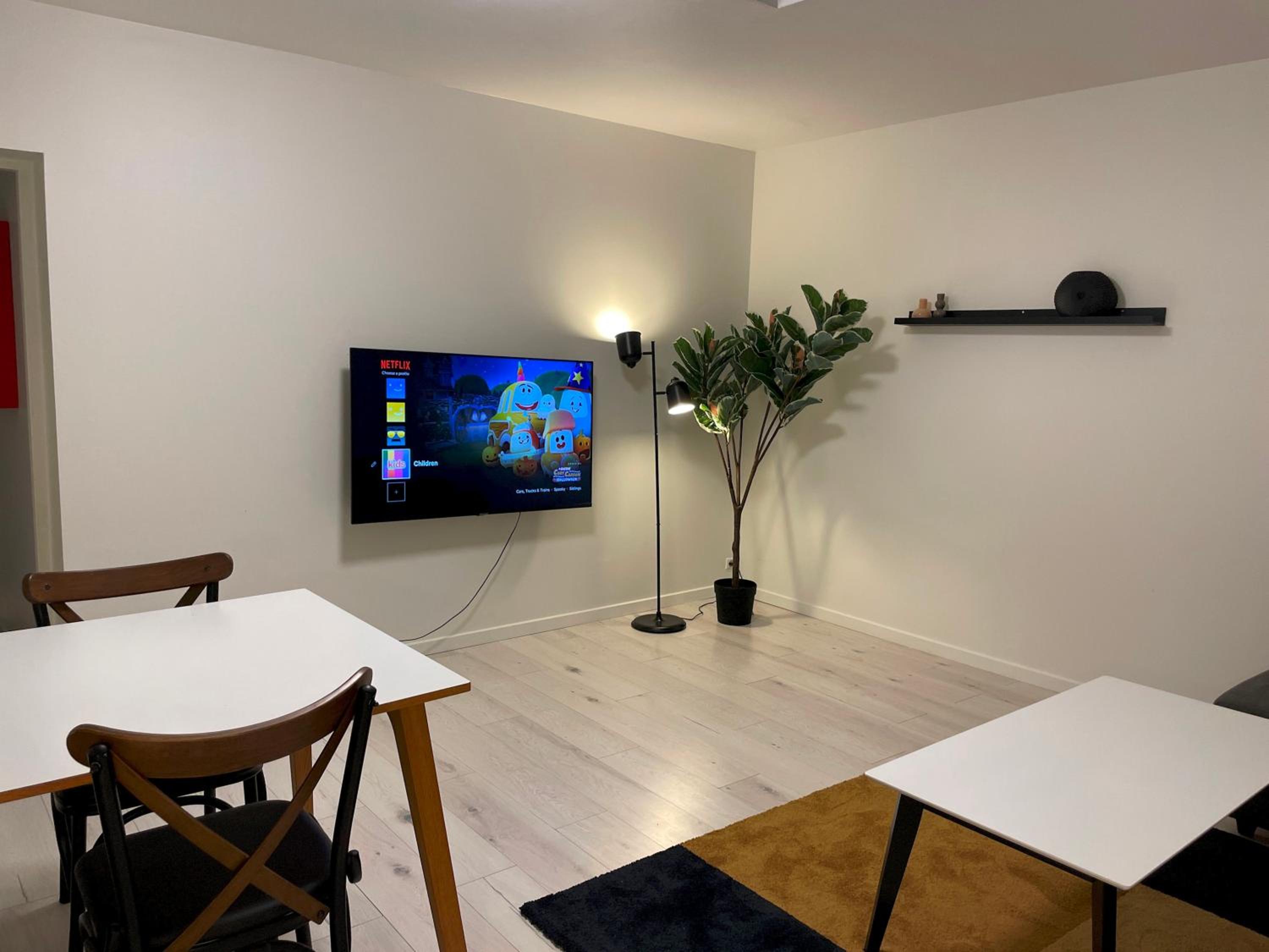 Cozy Backhouse with Large Private Garden