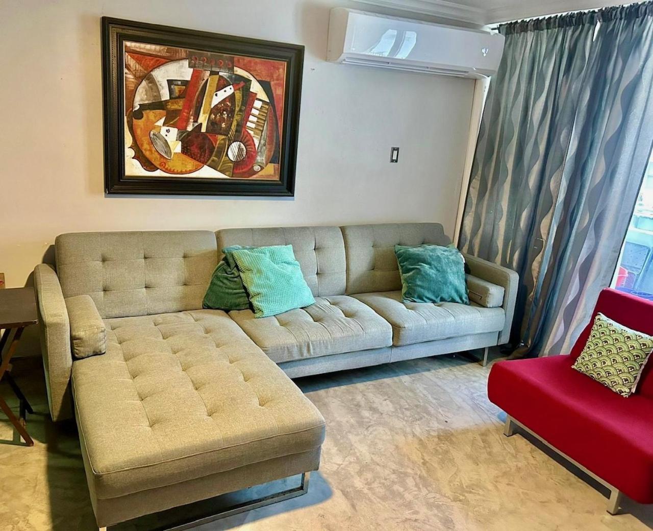 Great Condo Near Beach, Lagoon & Fun view 3