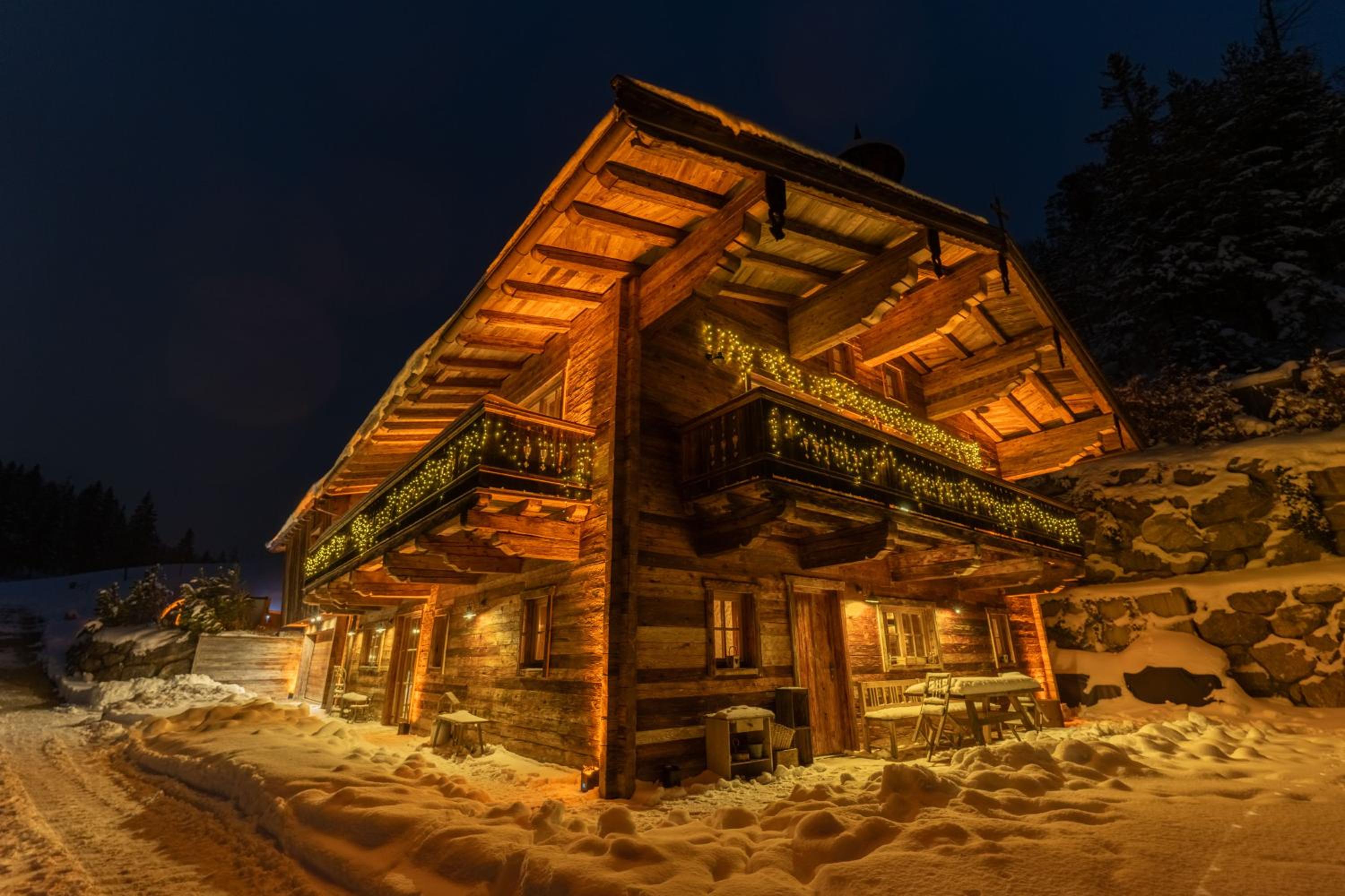 ChaletWK - Luxury old wood mountain chalet in a sunny secluded location with gym, sauna & whirlpool