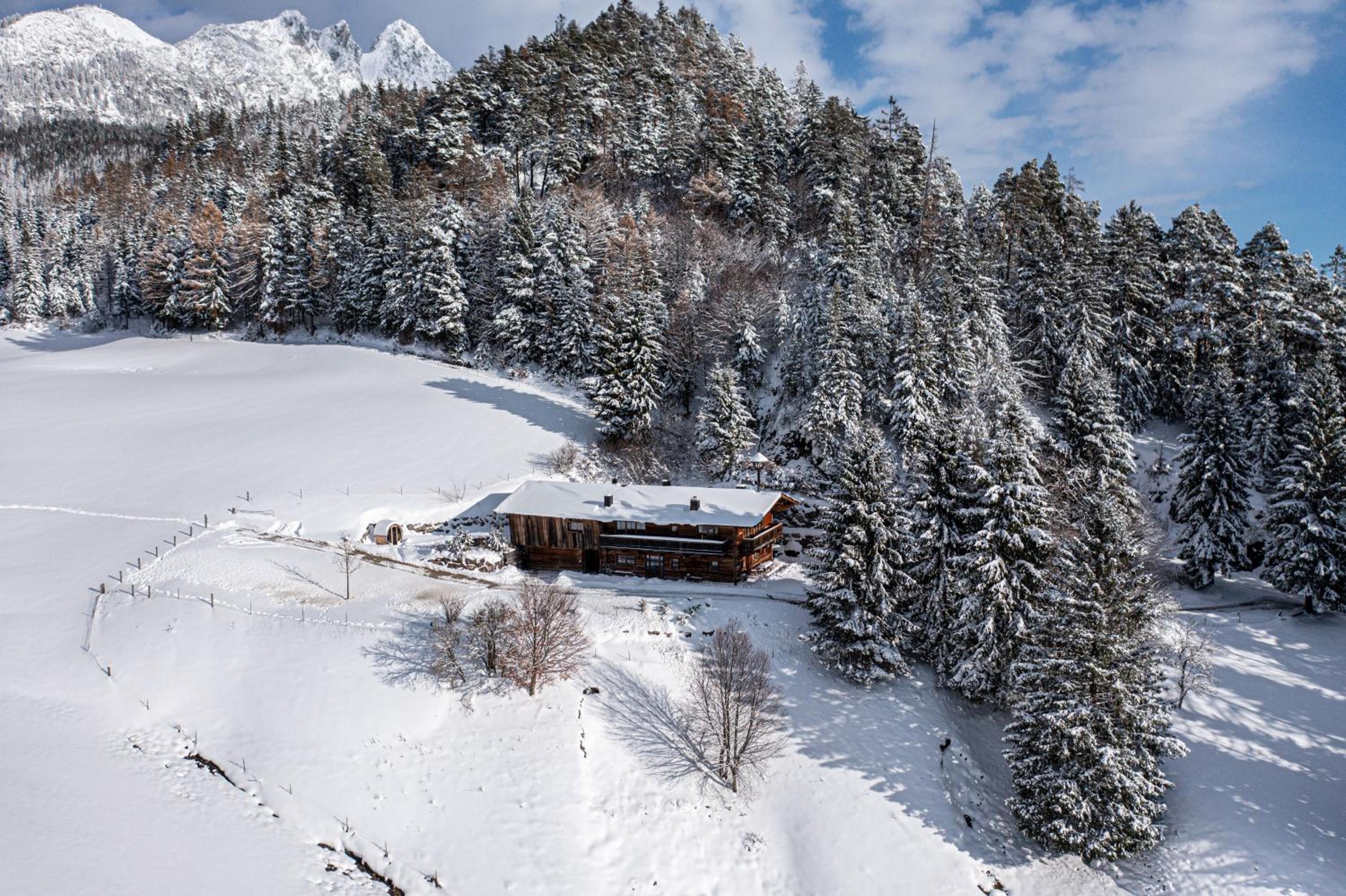 ChaletWK - Luxury old wood mountain chalet in a sunny secluded location with gym, sauna & whirlpool