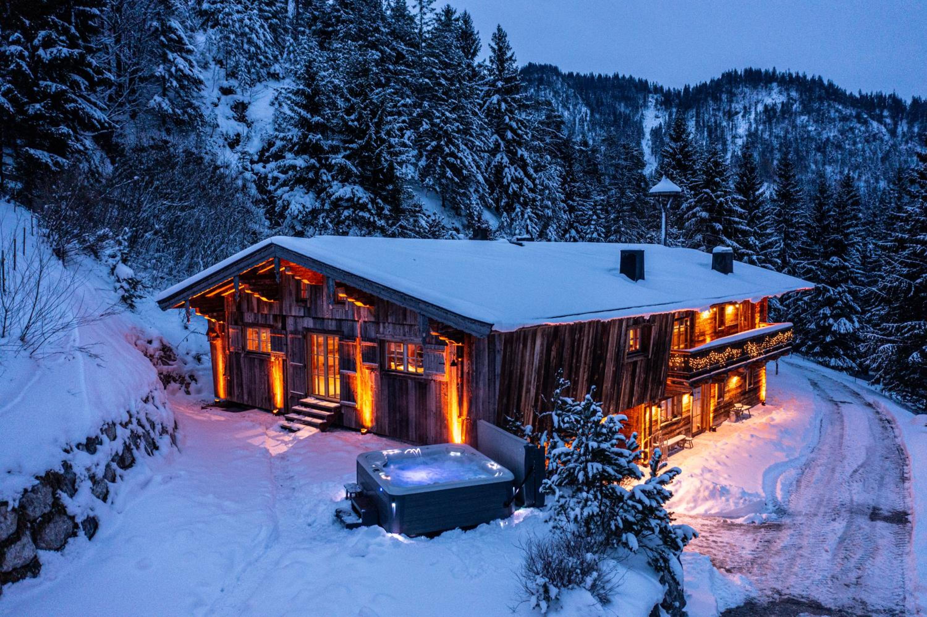 ChaletWK - Luxury old wood mountain chalet in a sunny secluded location with gym, sauna & whirlpool
