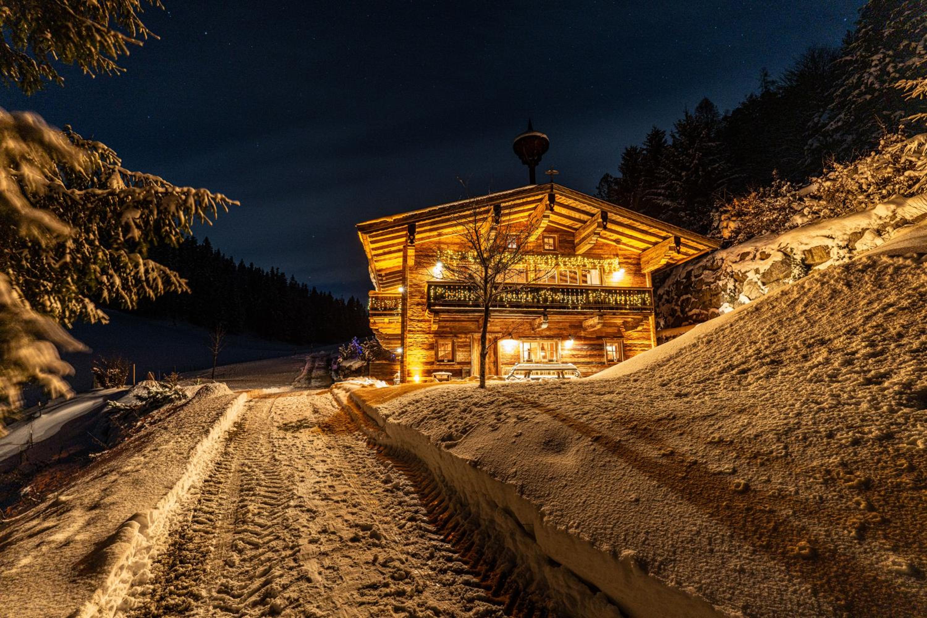 ChaletWK - Luxury old wood mountain chalet in a sunny secluded location with gym, sauna & whirlpool