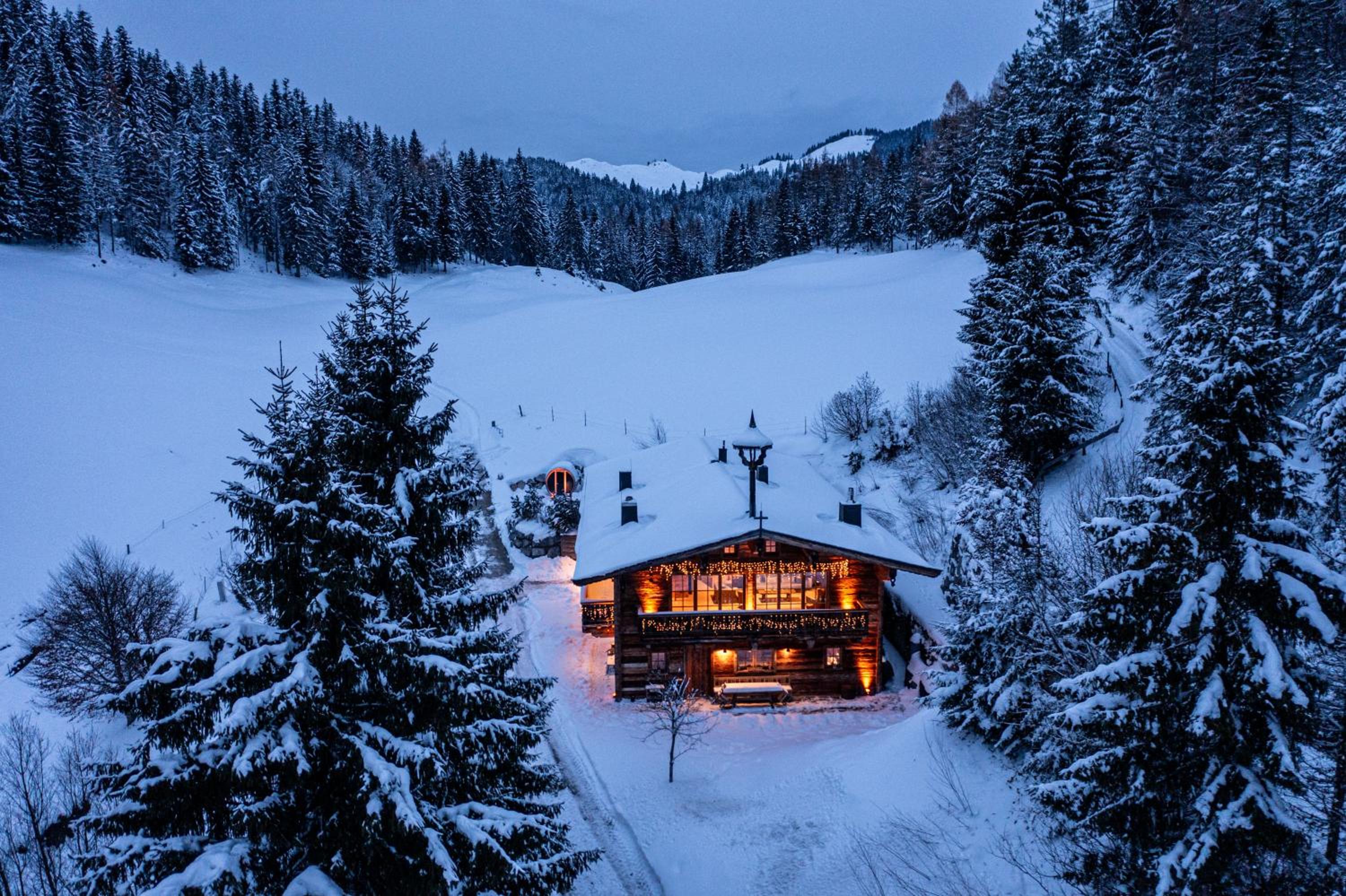 ChaletWK - Luxury old wood mountain chalet in a sunny secluded location with gym, sauna & whirlpool