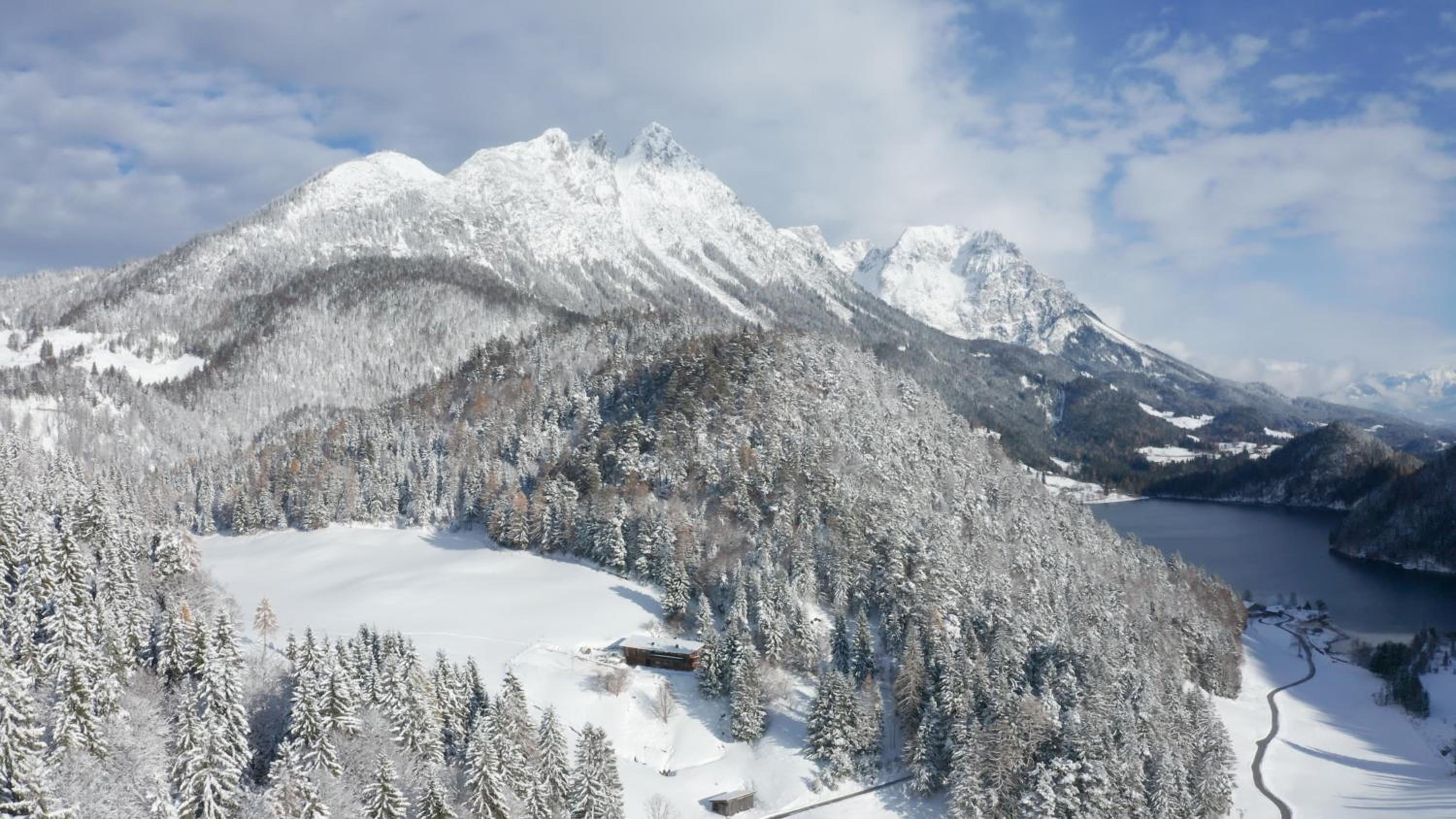 ChaletWK - Luxury old wood mountain chalet in a sunny secluded location with gym, sauna & whirlpool