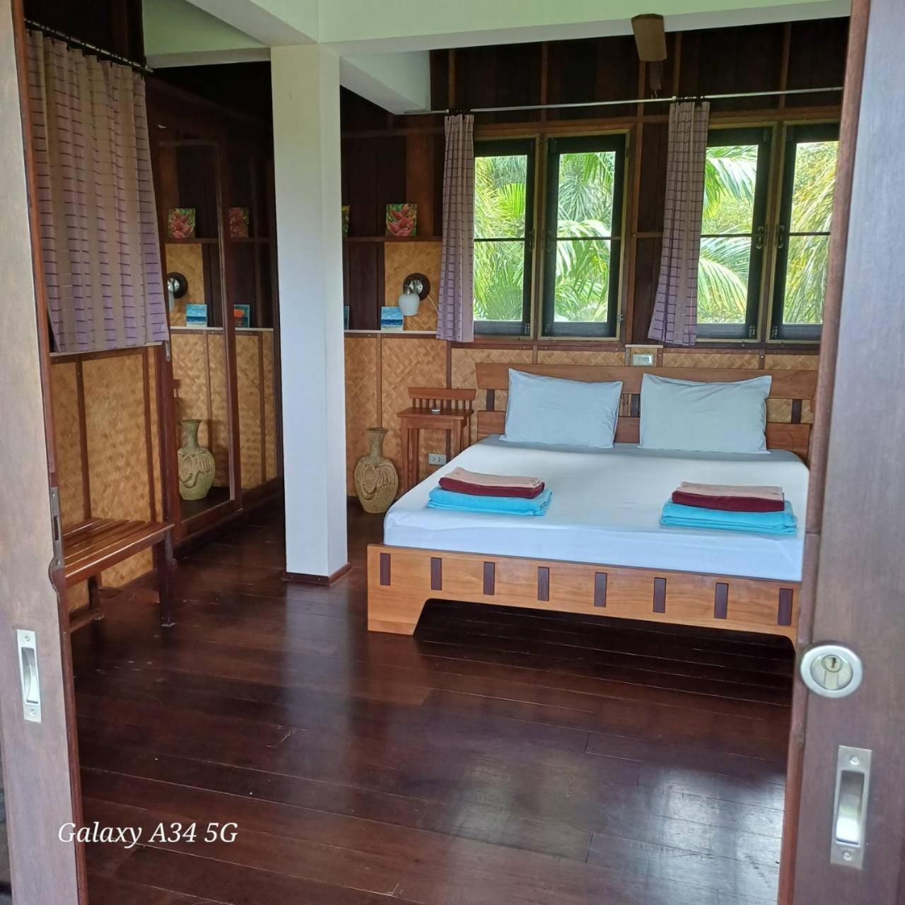 Lake View Bungalows