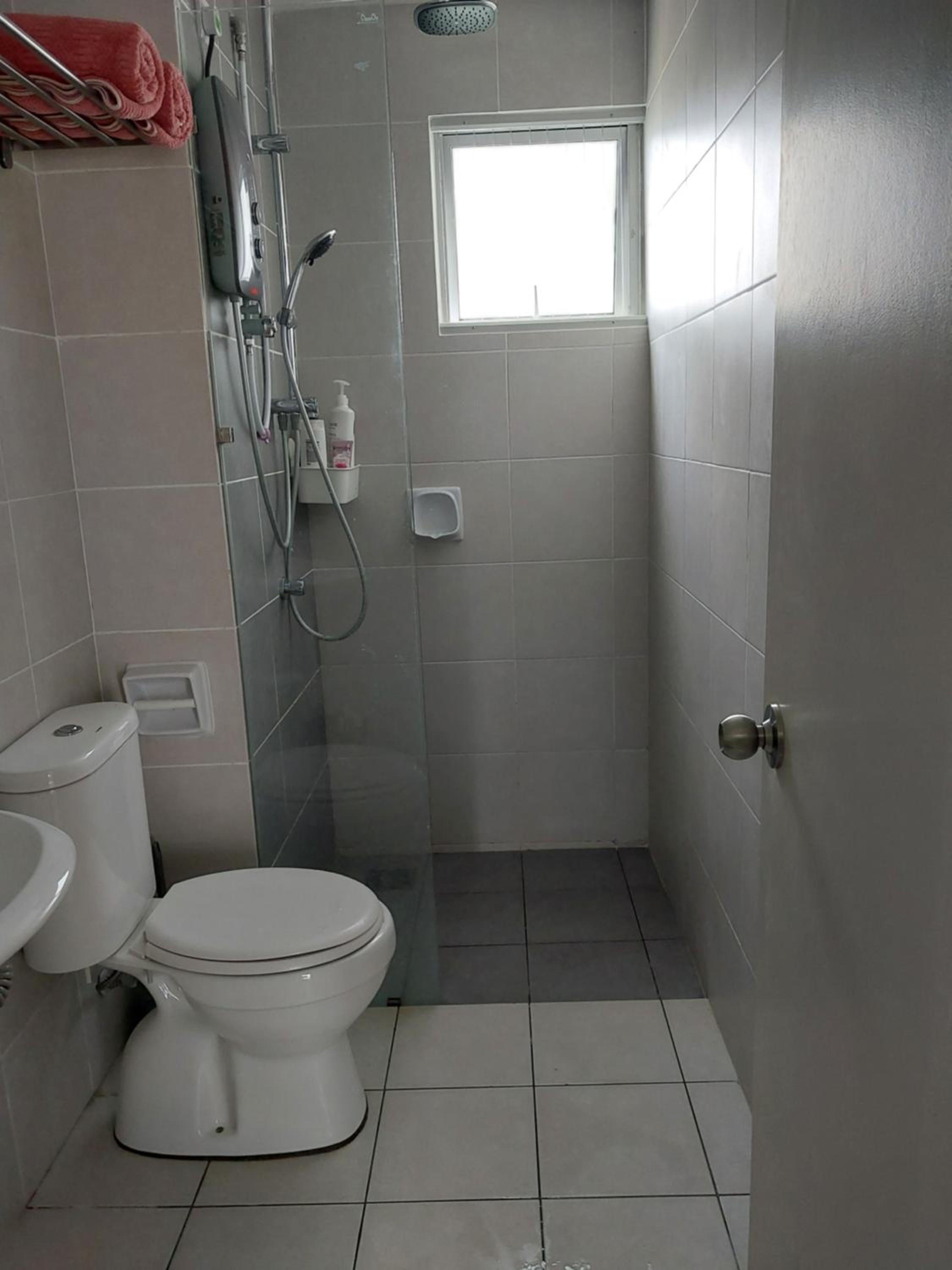 Alanis Residence Kota Warisan KLIA Sepang Nilai 2 bedroom 1 bathroom fully air-cond Wi-Fi Smart TV Pool view photo 5