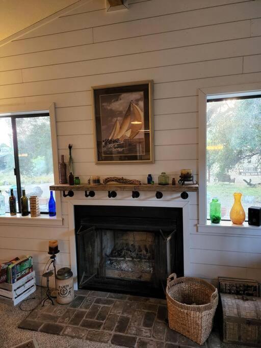 Temecula Wine Country Ranch with 200 year old oaks view 3