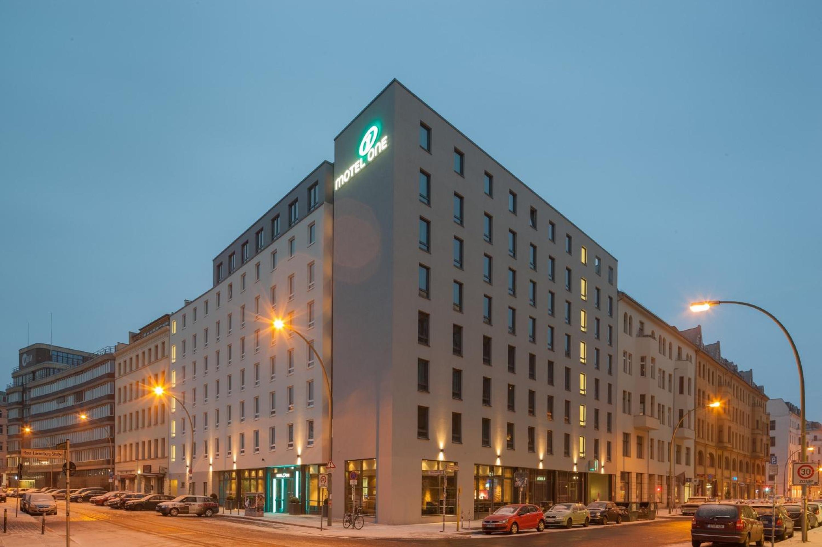 Hotel Motel One Berlin-Hackescher Markt - Image 1