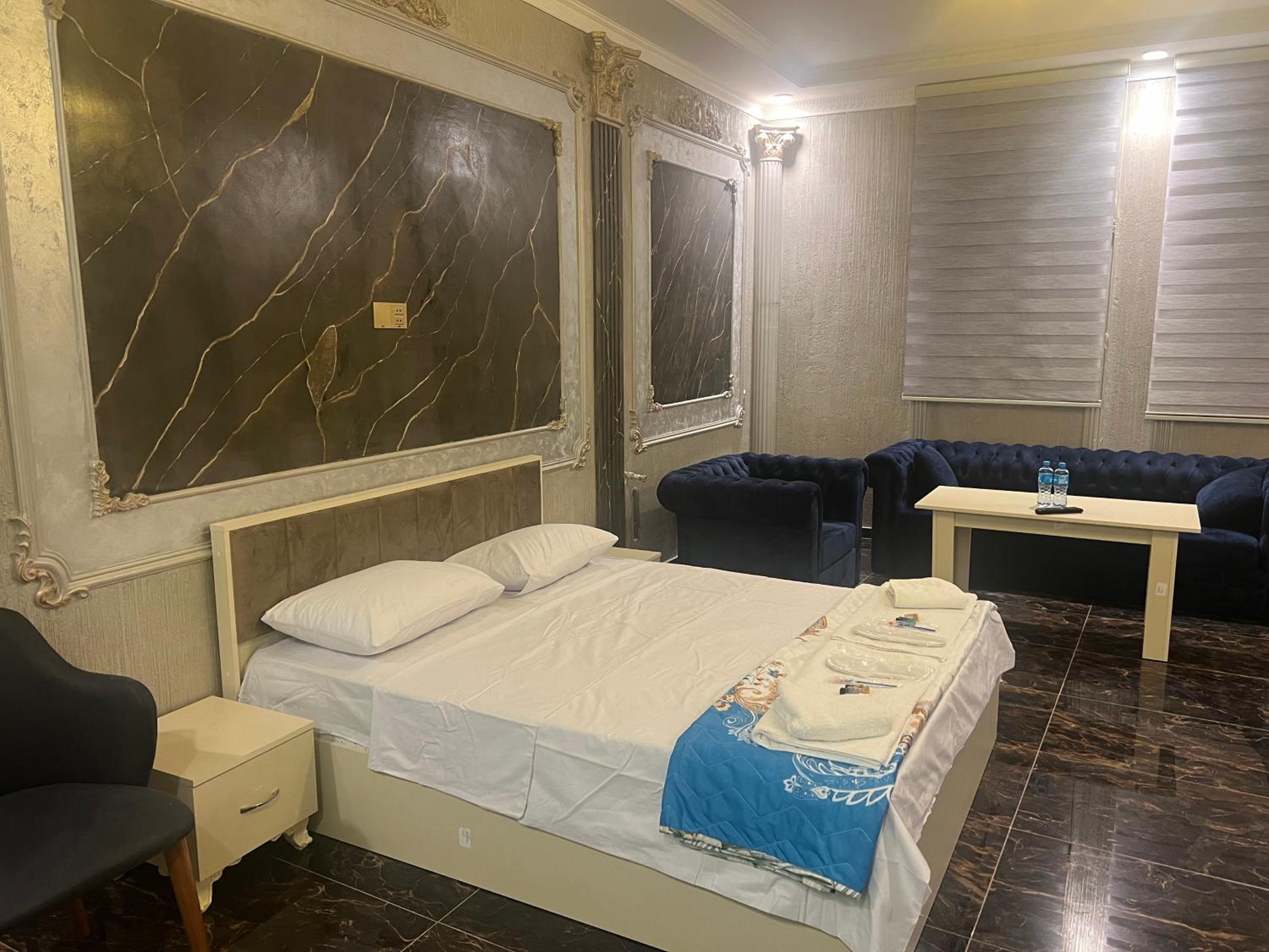 ECO Hotel & Hostel