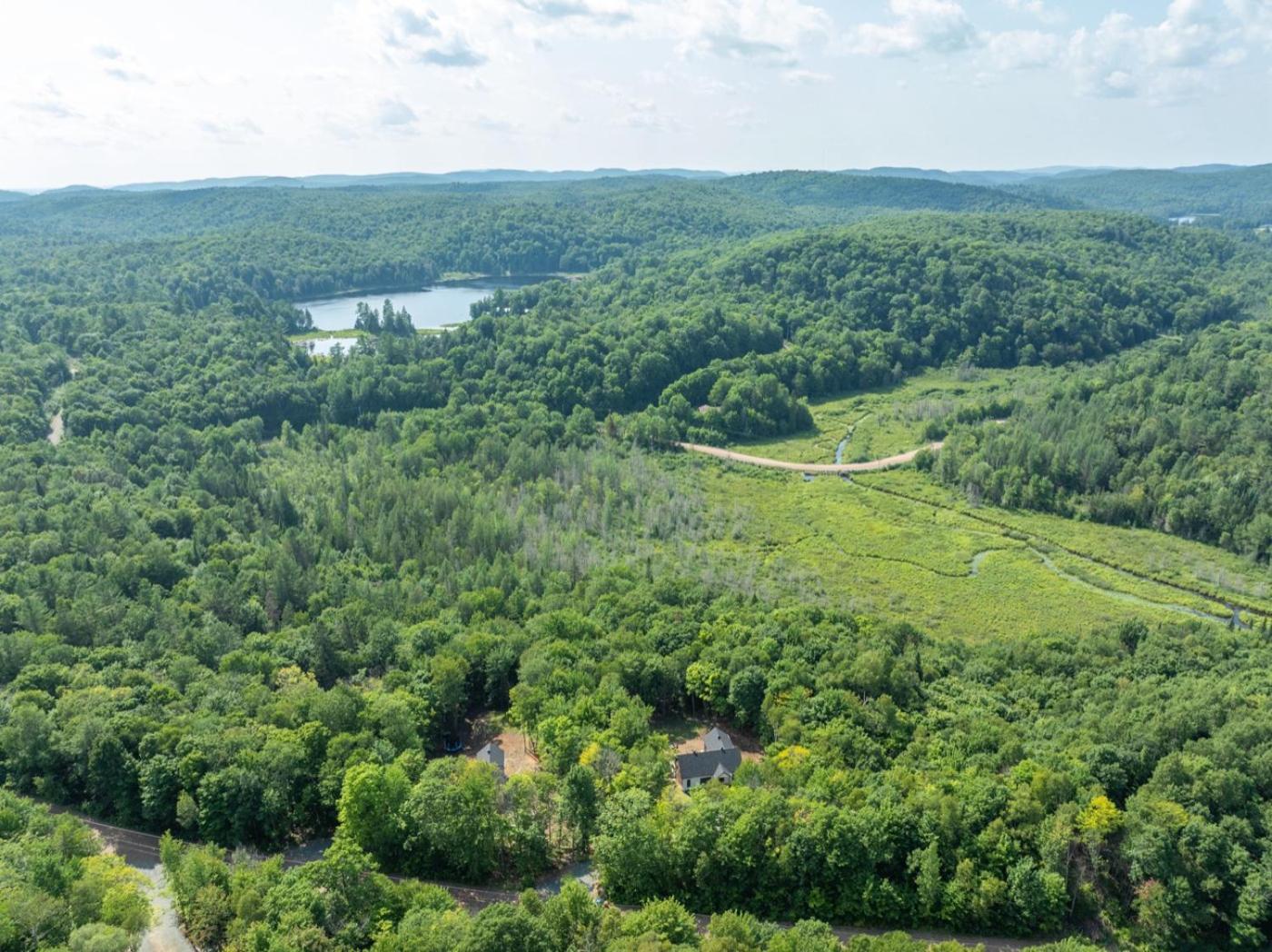 L'Atmosphère Chalet neuf avec piscine spa près de Tremblant