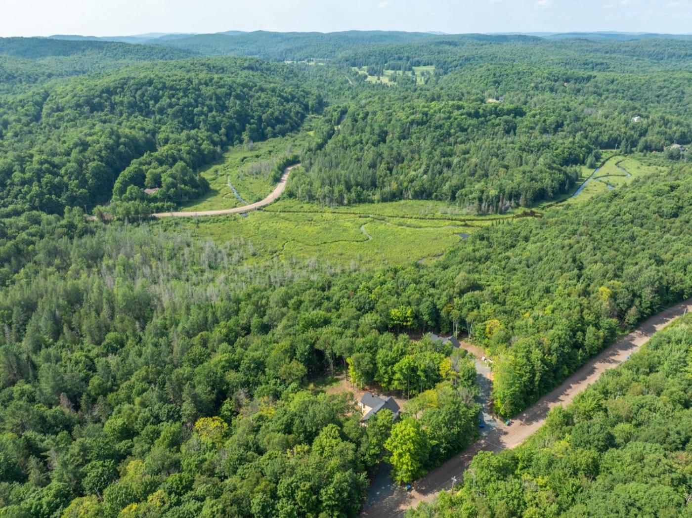 L'Atmosphère Chalet neuf avec piscine spa près de Tremblant