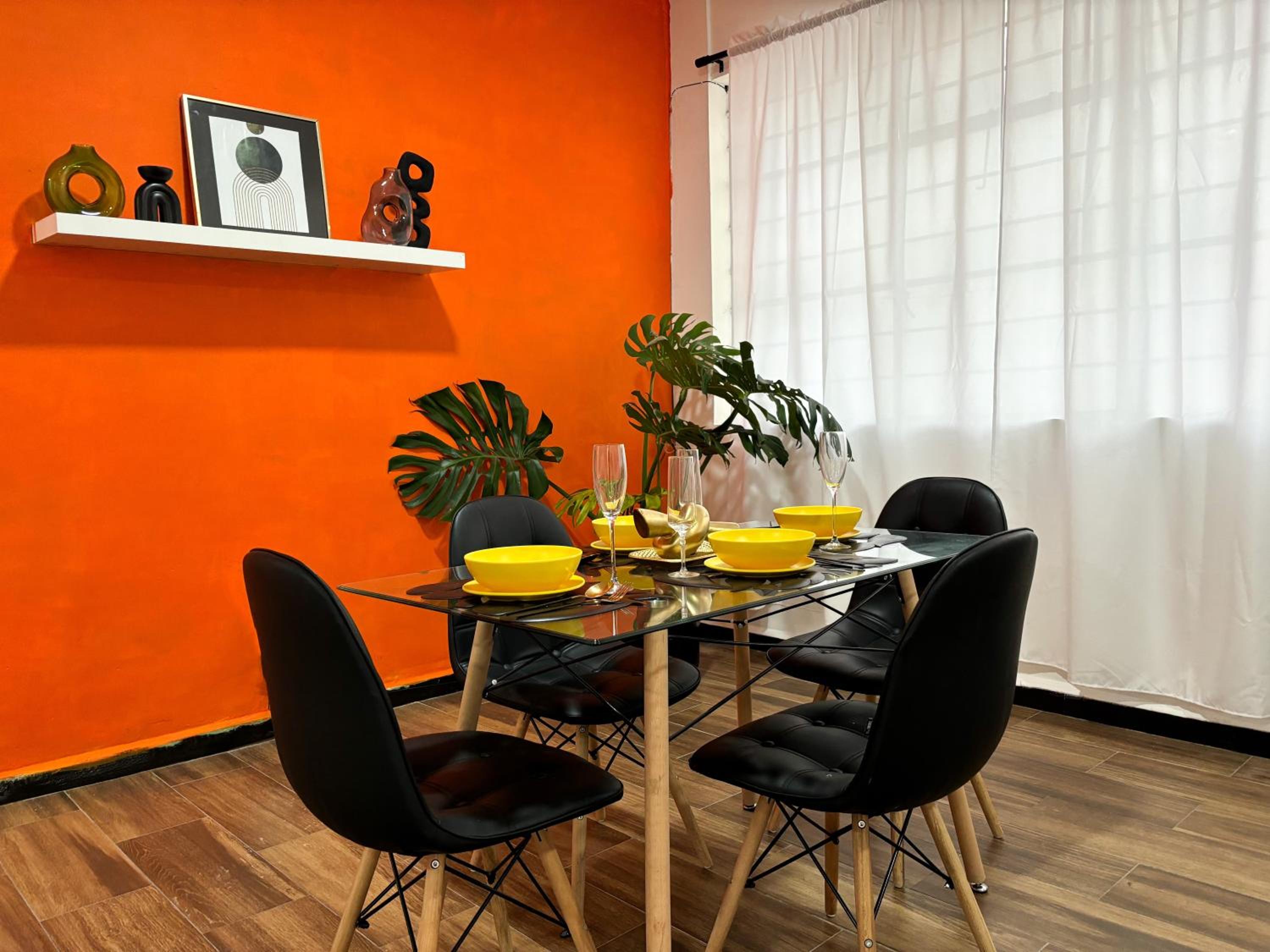 Vibrant Retreat 2BR and Studio photo 2