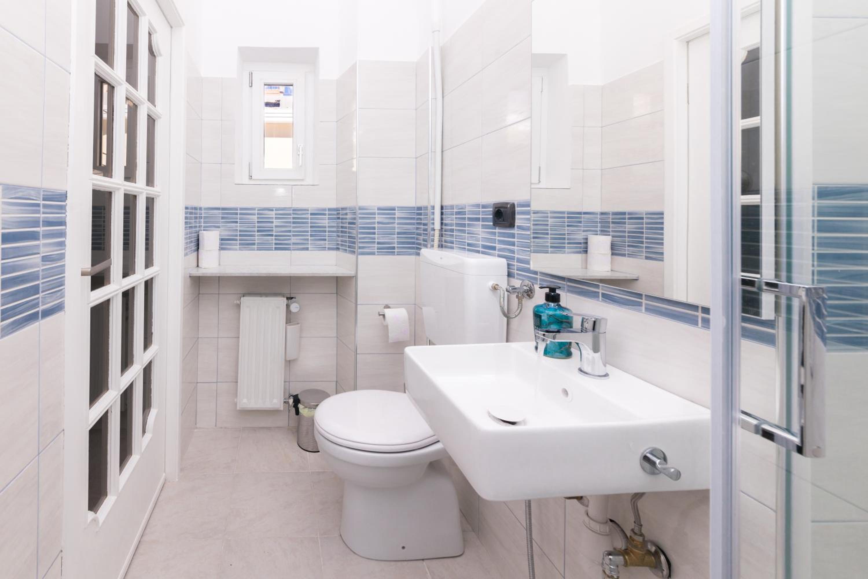 Galia rooms by PortofinoVacanze self check in view 3