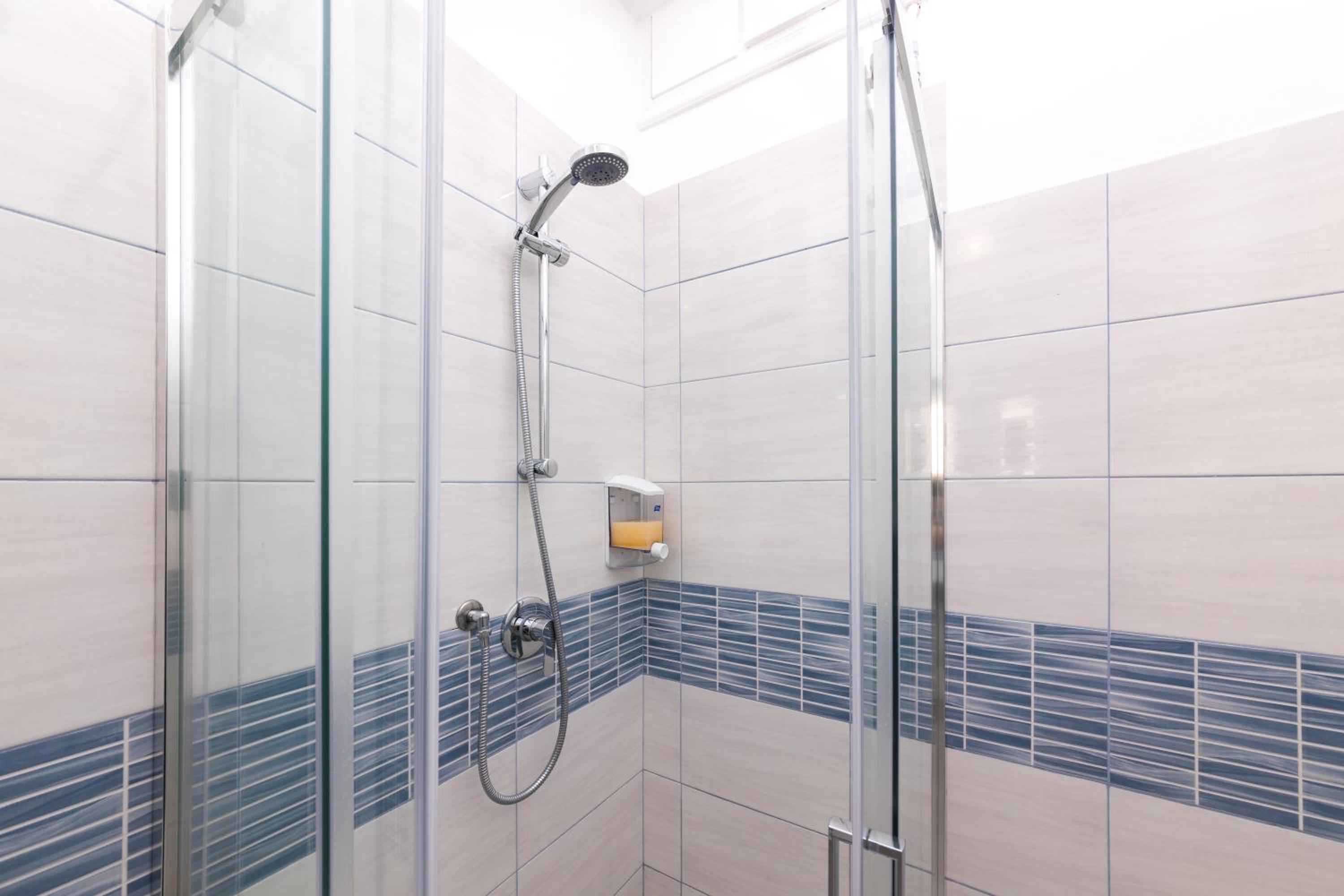 Galia rooms by PortofinoVacanze self check in view 2