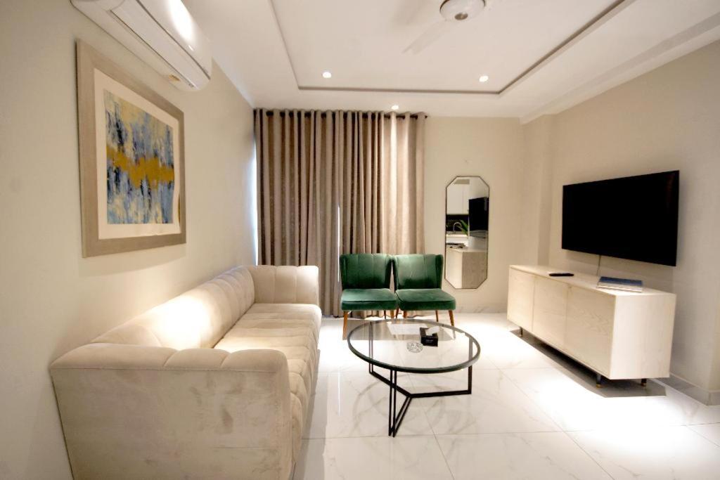 BNR - The Opus Residences 1-Bed Apartment Gulberg, Lahore view 4