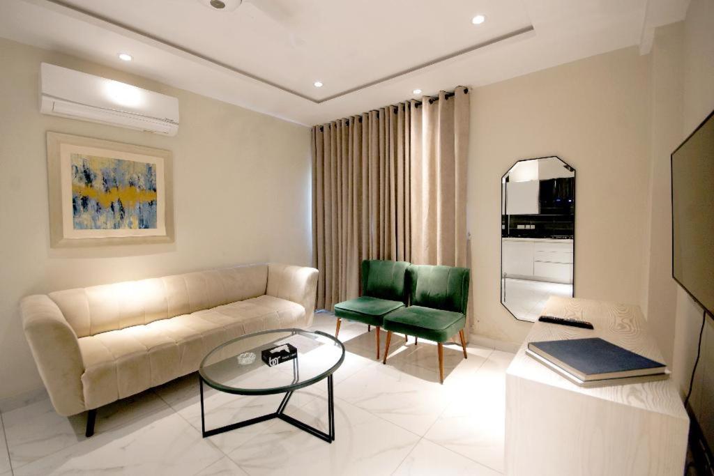 BNR - The Opus Residences 1-Bed Apartment Gulberg, Lahore view 2