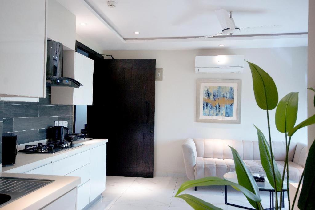 BNR - The Opus Residences 1-Bed Apartment Gulberg, Lahore view 5