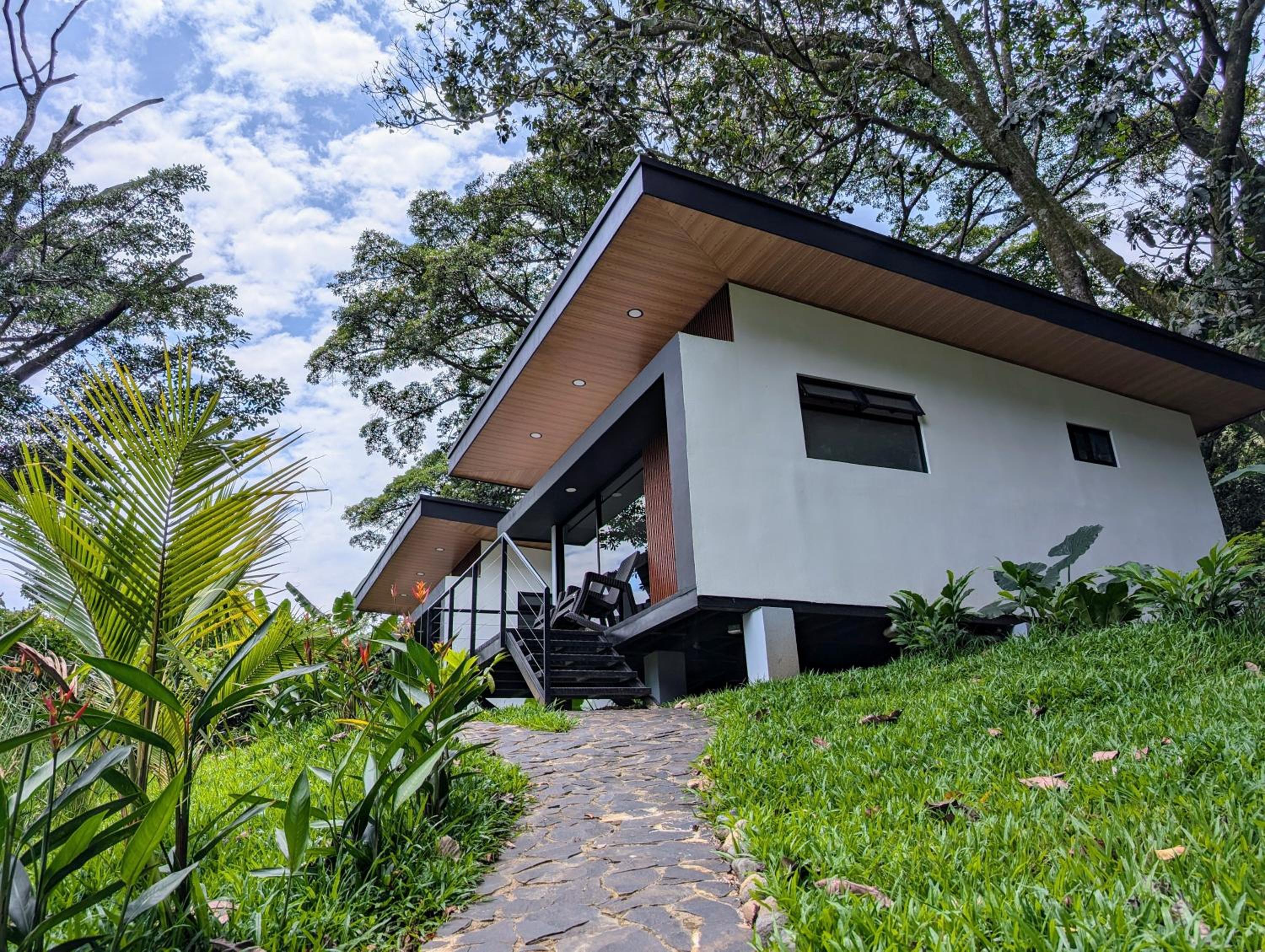 Fully furnished lodge with hot tub and pool - Alto Castillo