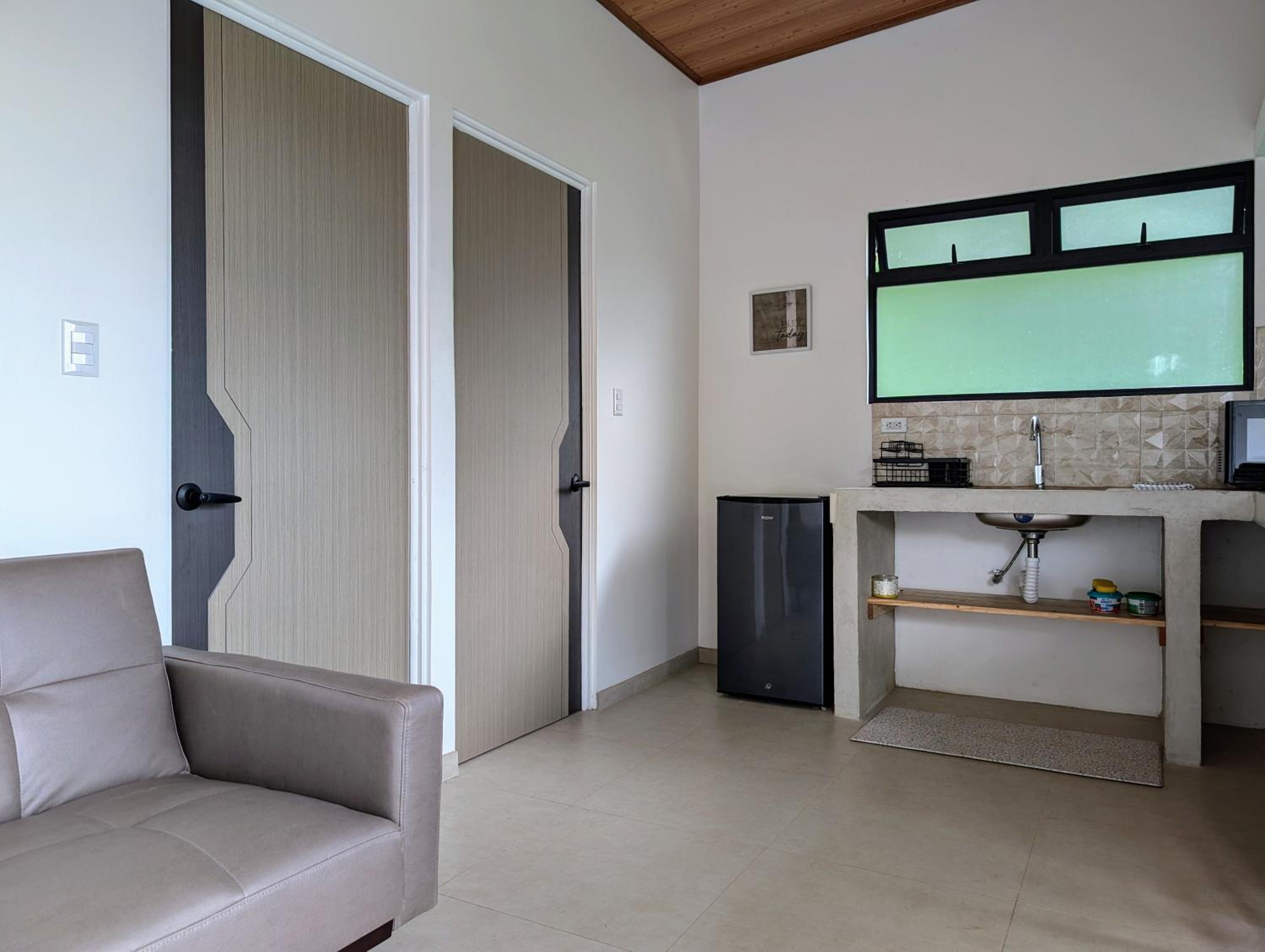 Fully furnished lodge with hot tub and pool - Alto Castillo