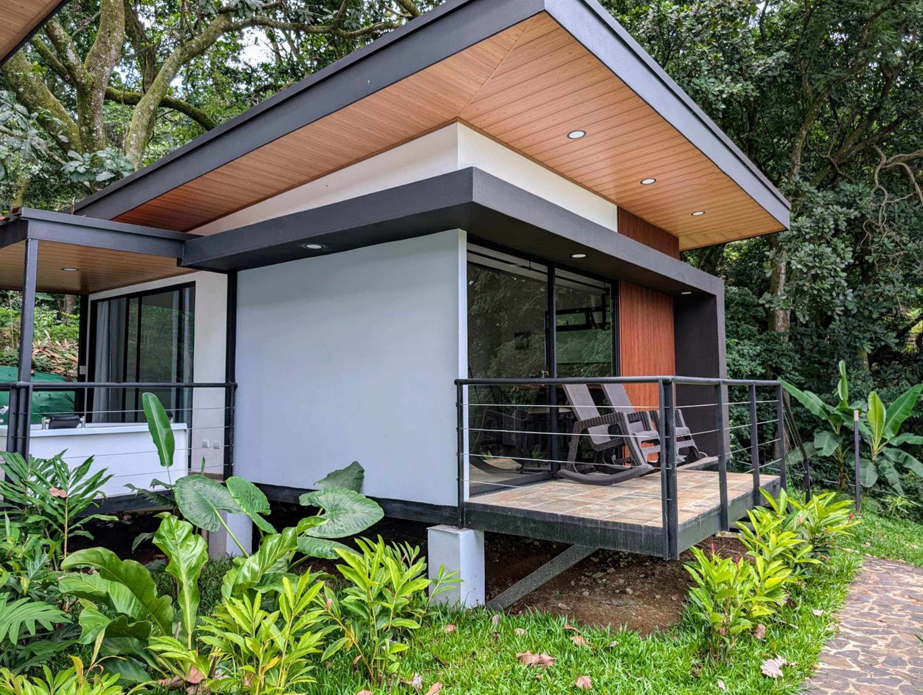 Fully furnished lodge with hot tub and pool - Alto Castillo