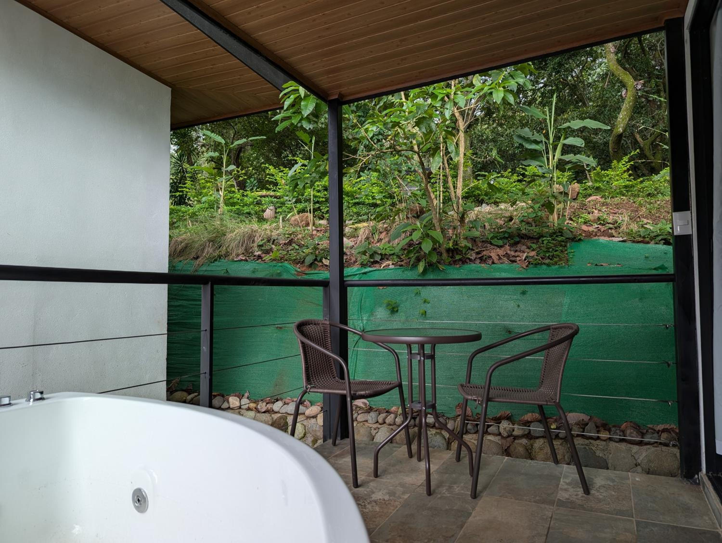 Fully furnished lodge with hot tub and pool - Alto Castillo
