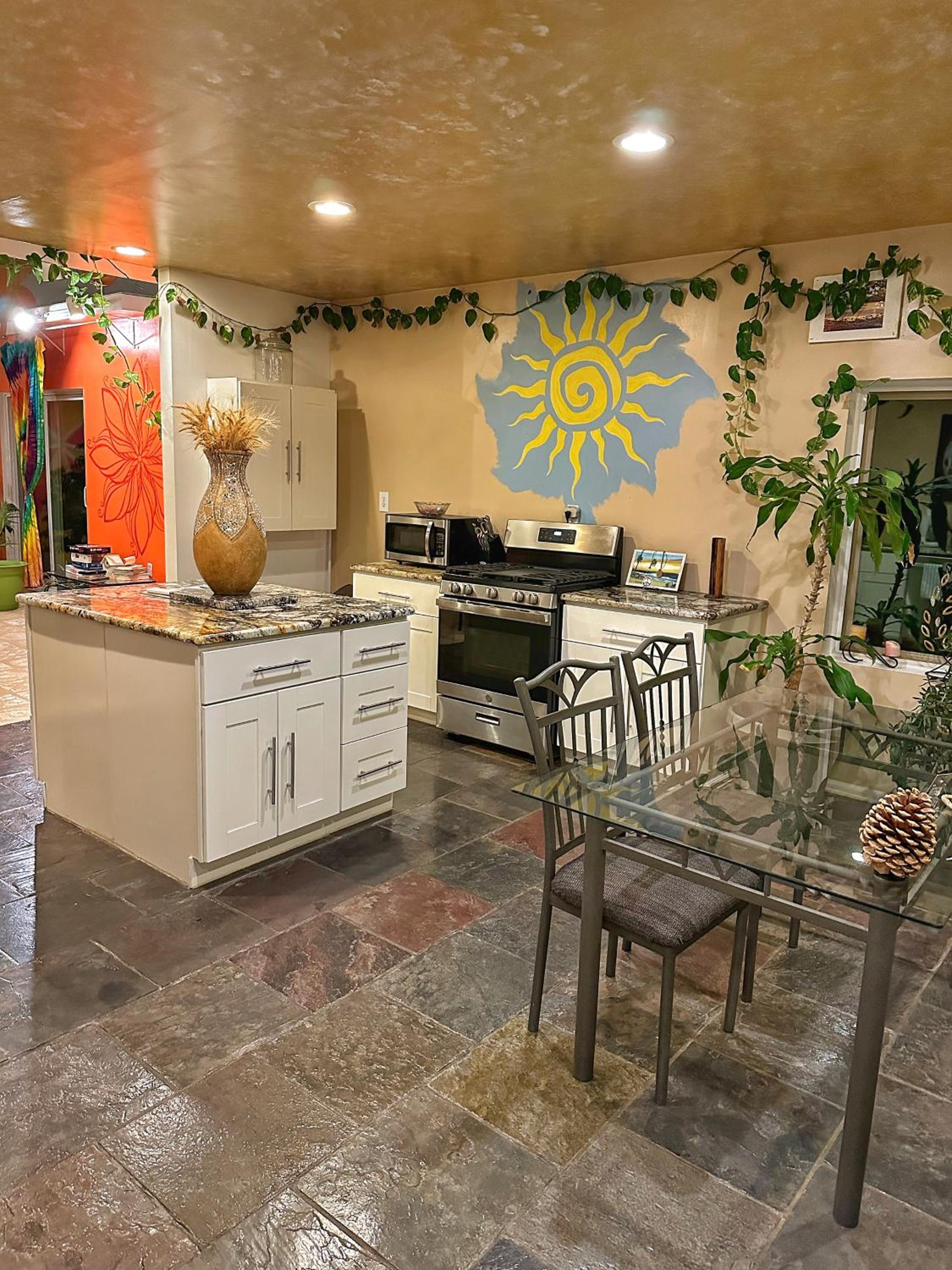 Colby Vacations - Hippie Chic Oasis - Property Image 6