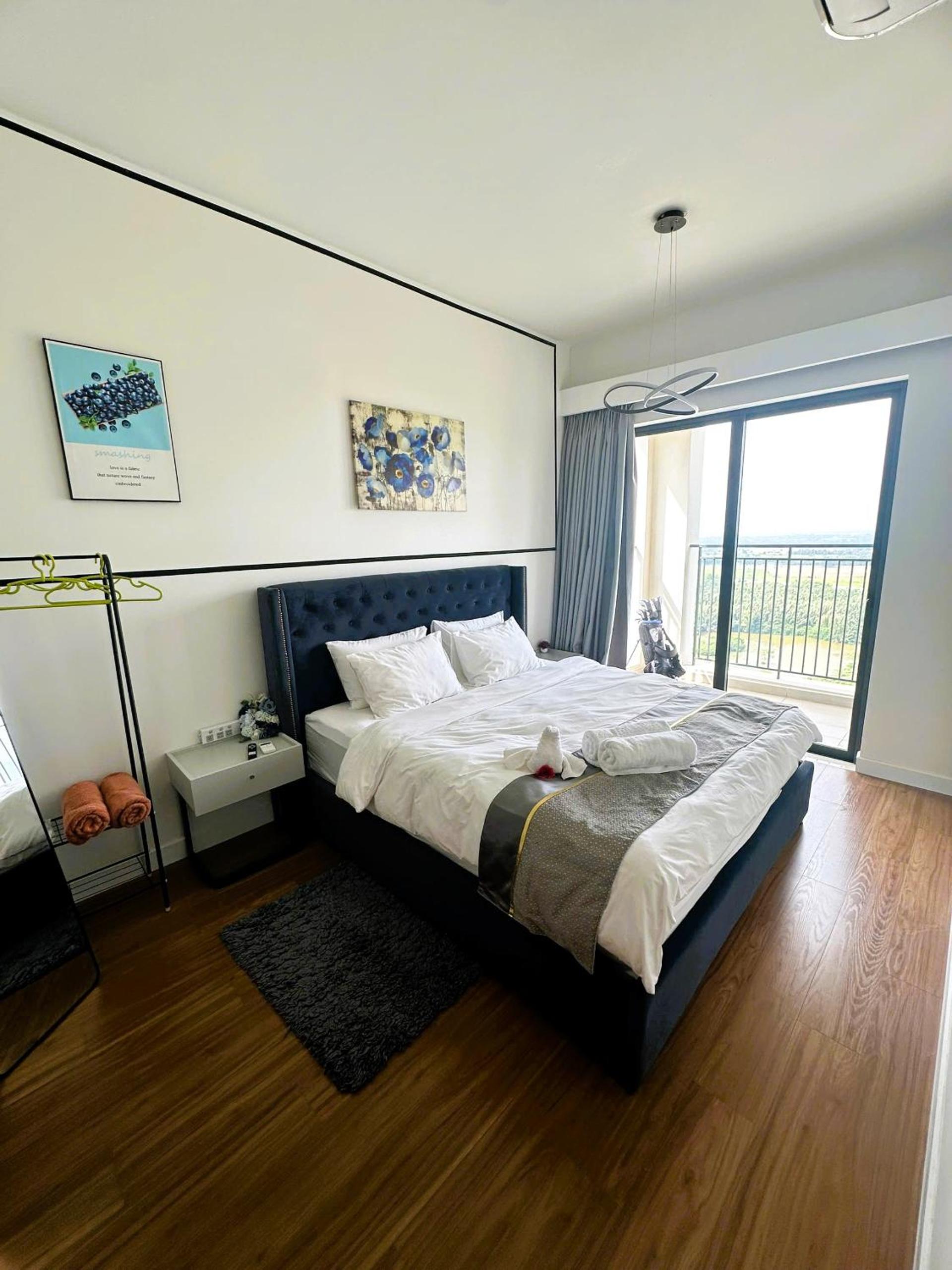 Swanbay Apartment Group view 4
