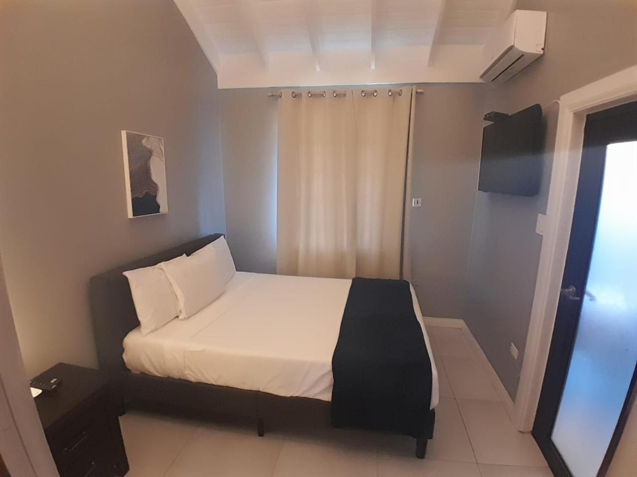 Beach One Bedroom 26 view 2