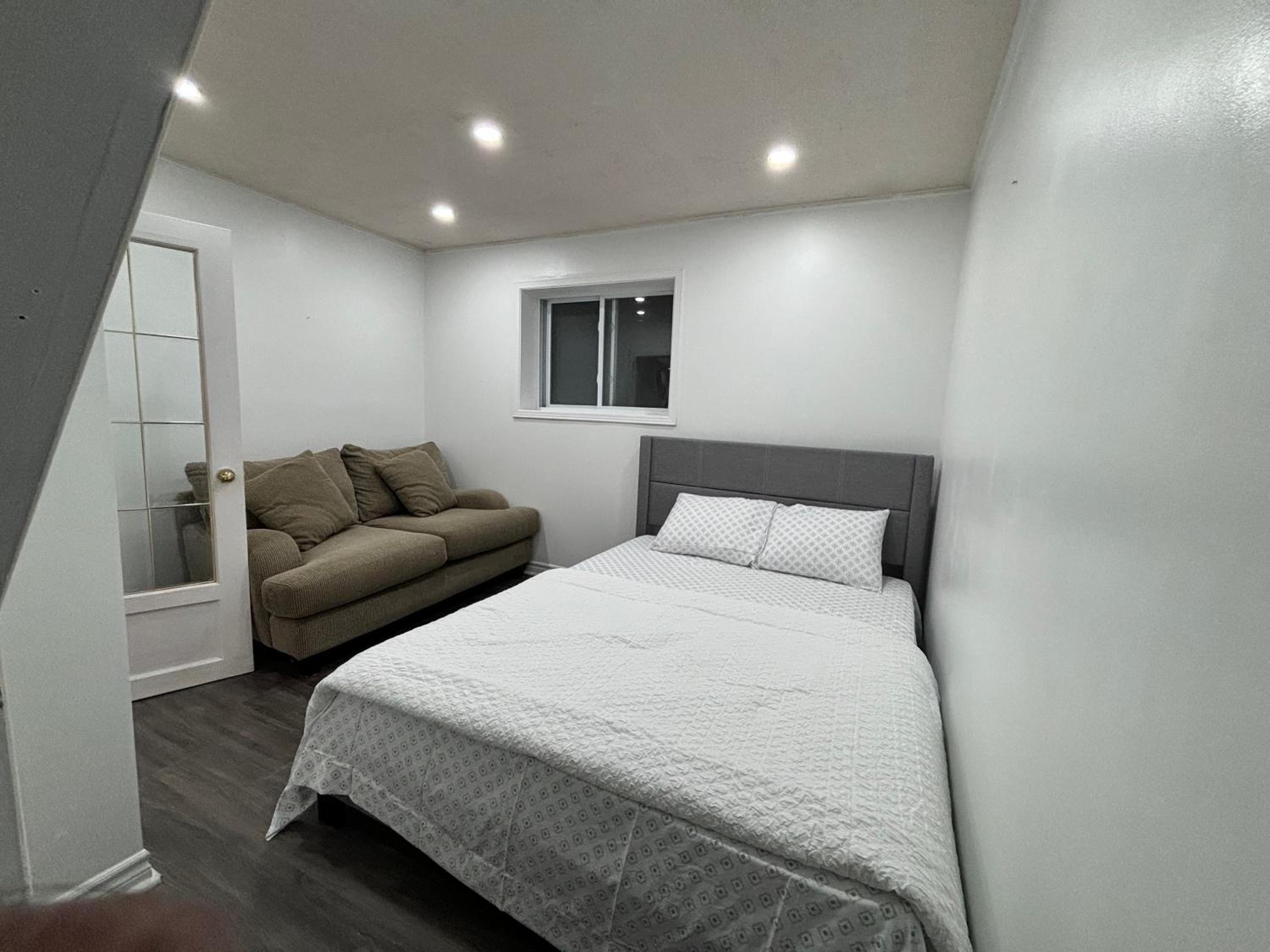 Entire bungalow, full privacy, free parking