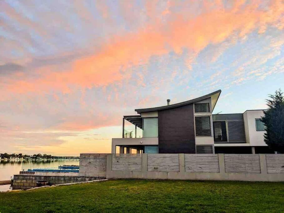 Hotel Waterfront Oasis - Panoramic Views | Infinity Pool