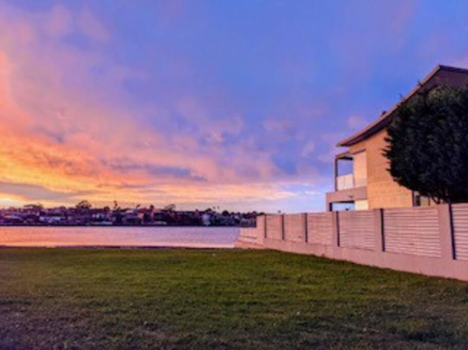 Waterfront Oasis , Infinity Pool, Sauna and steam room