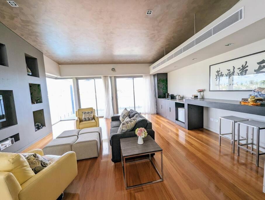 Waterfront Oasis , Infinity Pool, Sauna and steam room