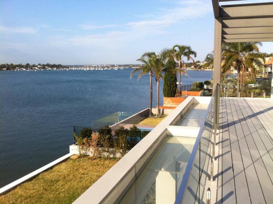 Waterfront Oasis , Infinity Pool, Sauna and steam room