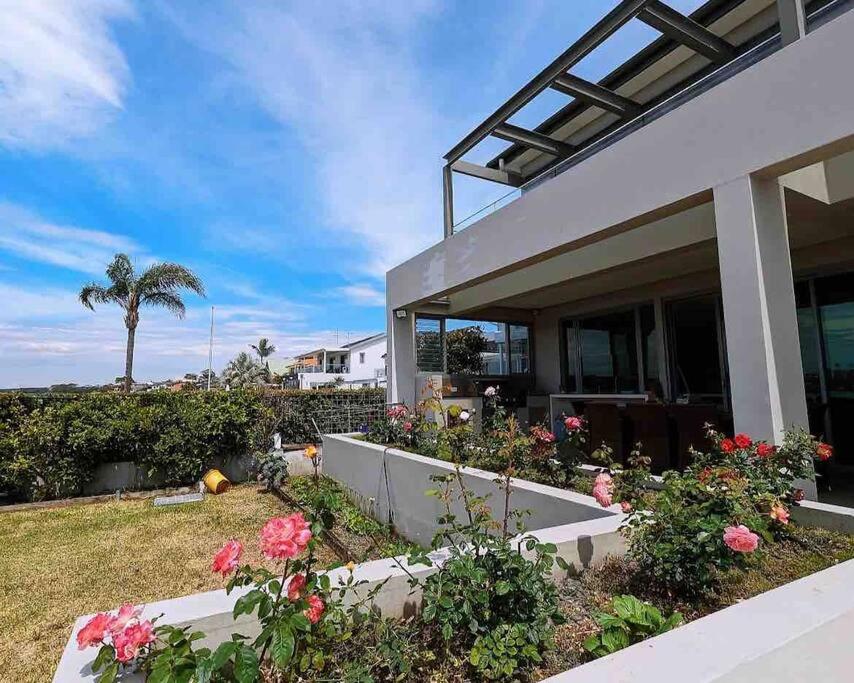 Waterfront Oasis , Infinity Pool, Sauna and steam room