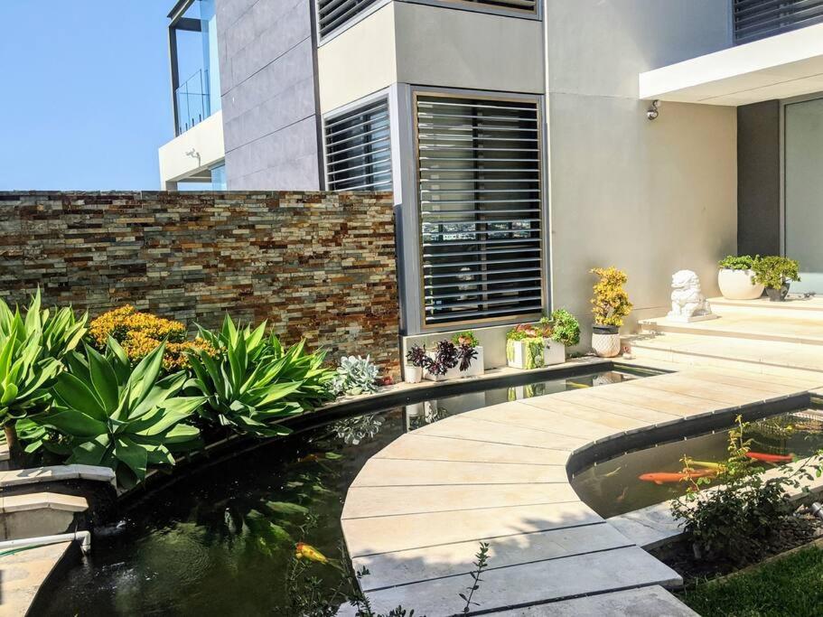 Waterfront Oasis , Infinity Pool, Sauna and steam room