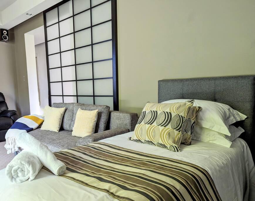 Waterfront Oasis , Infinity Pool, Sauna and steam room