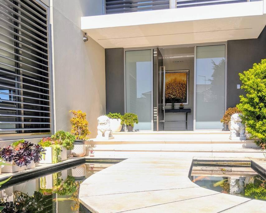 Waterfront Oasis , Infinity Pool, Sauna and steam room