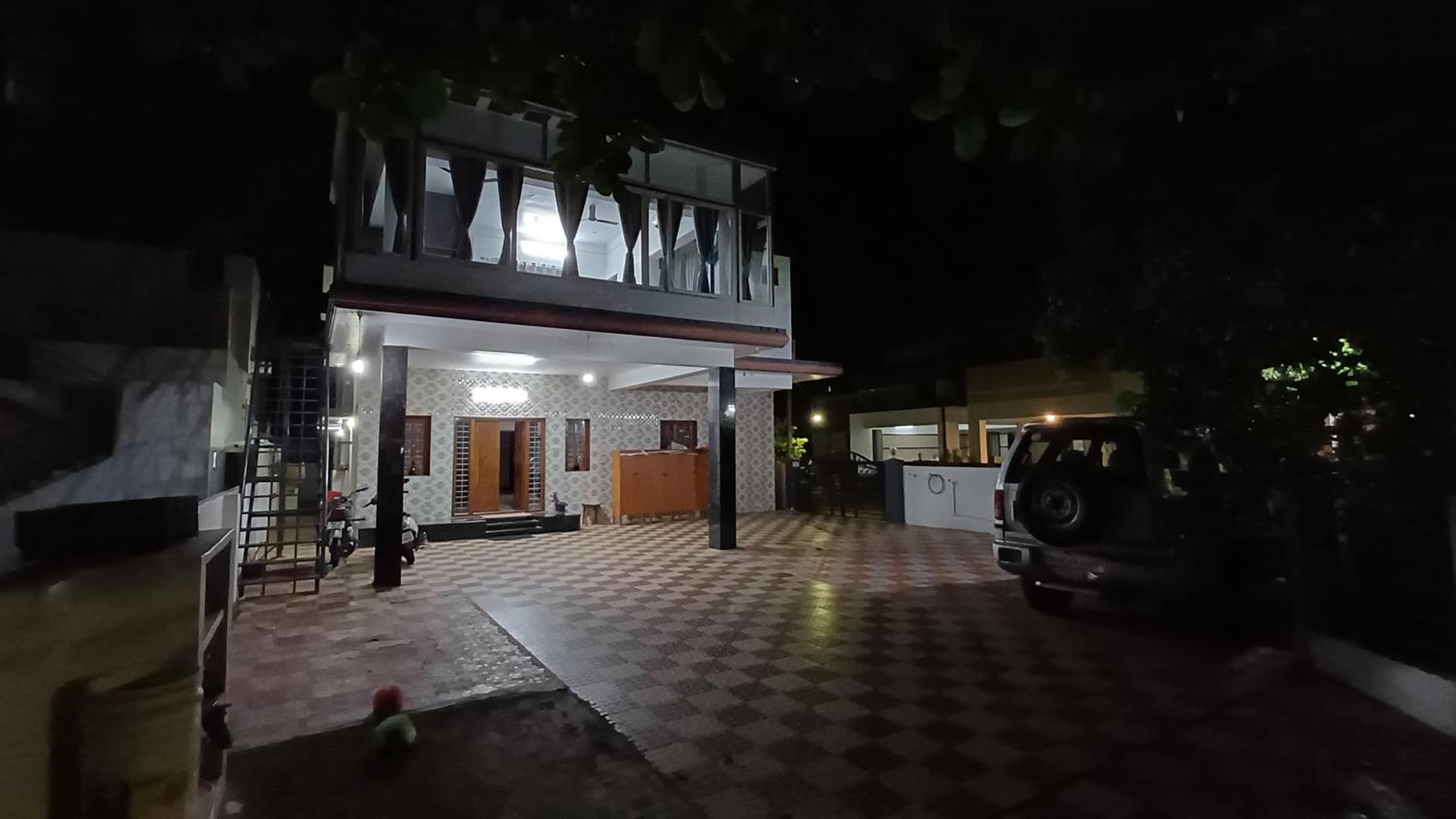 SHI's 4BHK Villa in Pollachi - Mahalingapuram, City center view 3