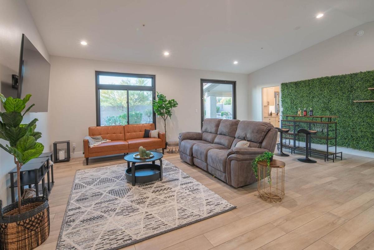 Sunny Scottsdale Oasis with pool view 4